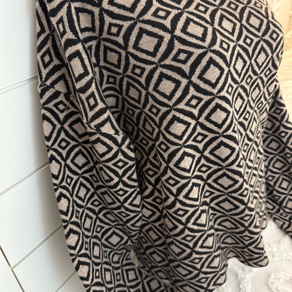 Halston sweater - Picture 4 of 7